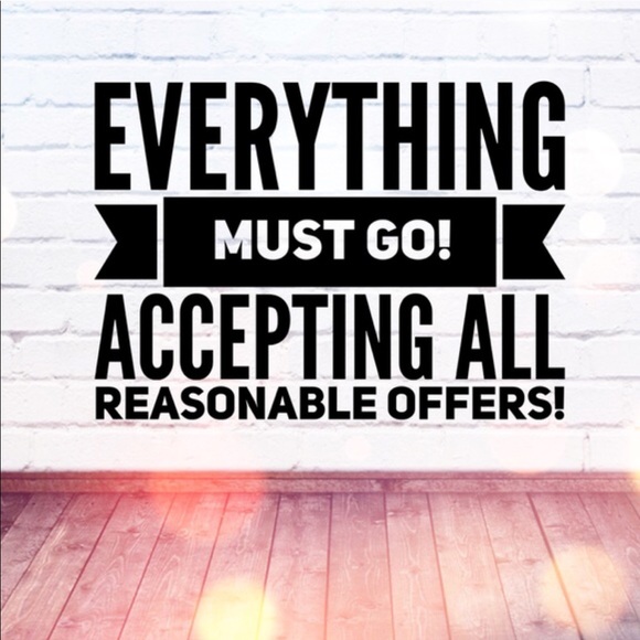 ENTIRE CLOSET IS 🚬 free and pet free! - Picture 1 of 1